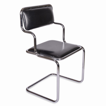 Židle z výstavní síně Mánes